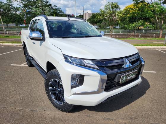 MITSUBISHI L200 TRITON 2.4 16V TURBO DIESEL SPORT HPE CD 4P 4X4 AUTOMÁTICO